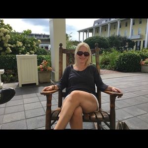 Meet your Posher, Lora